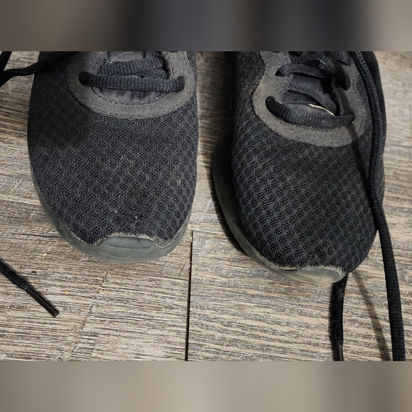 Nike well worn shoes womens 6 - Picture 3 of 5